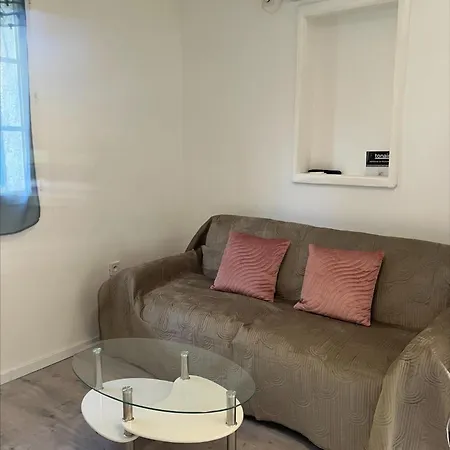 Apartment Thyziri
